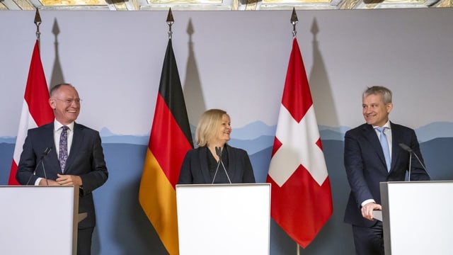 Gerhard Karner, Nancy Faeser und Beat Jans an der Medienkonferenz nach ihrem Treffen.