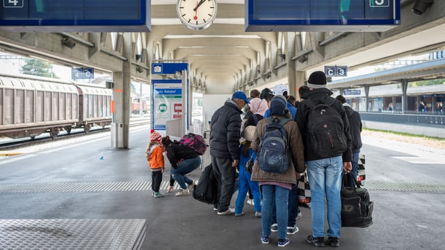 Flüchtlinge auf einem Bahnhof