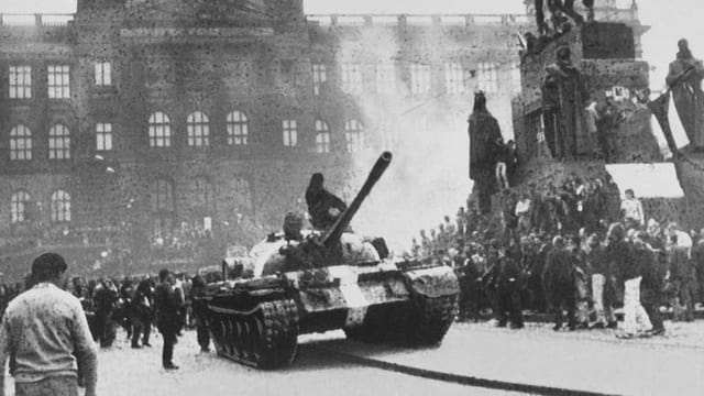 Russischer Panzer am 21. August 1968 auf dem Prager Wenzels-Platz.