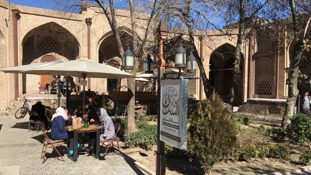 Café in Qazvin.