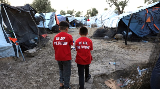 Die Zustände im Zeltlager ausserhalb des Flüchtlingslagers Moria sind prekär.