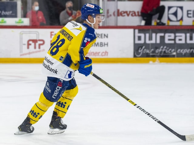 Benjamin Baumgartner with the puck on his cane.