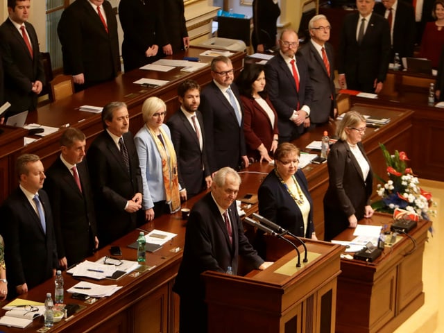 Präsident am Rednerpult im Parlament.