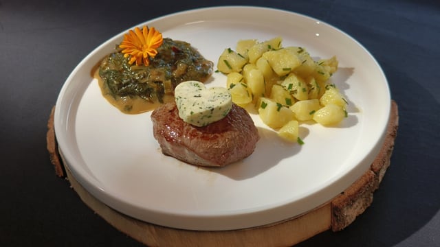 Larissas Hauptgericht «Lama-Entrecôte, Bratkartoffeln und Gemüse»