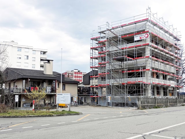 Blick auf ein neu gebautes Haus in an der Centralstrasse in Sursee.