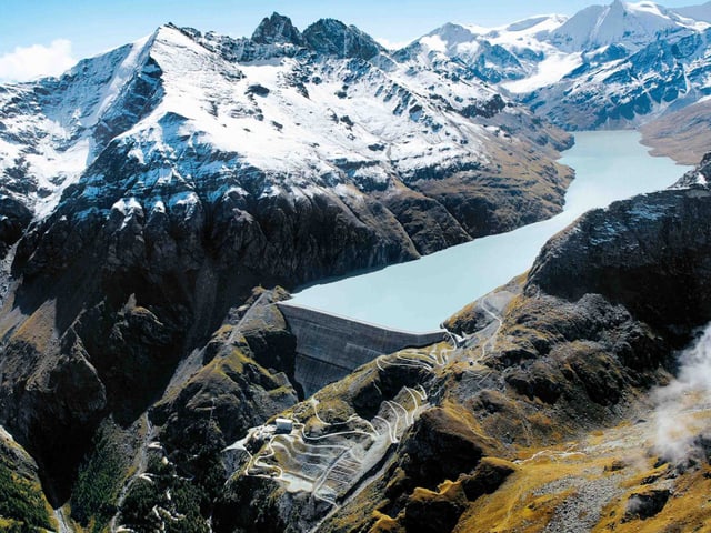 Luftbild der Grand-Dixence-Staumauer