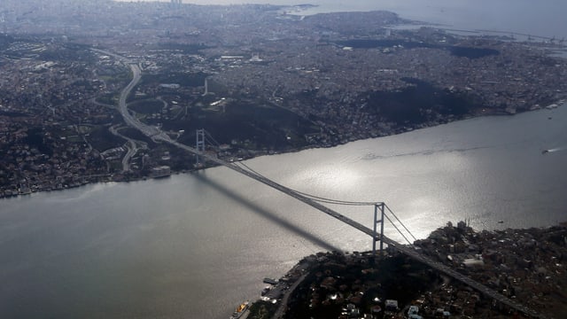 Die Bosporus-Brücke in Istanbul heisst nun «Brücke der Märtyrer des 15. Juli»