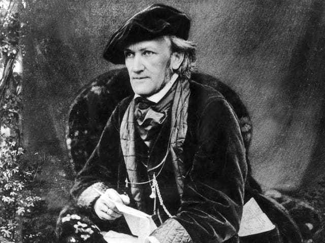 Historisches Bild: Richard Wagner posiert auf einem prunkvollen Sessel.