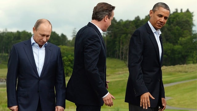 Wladimir Putin am G8-Gipfel in Lough Erne, Nordirland, im Juni 2013. David Cameron (GB) und Barak Obama (USA) drehen Putin den Rücken zu.