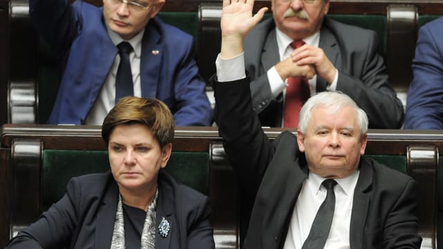 Polens Regierungschefin Beata Szydlo während der Debatte mit PiS-Chef Jaroslaw Kaczynski. 