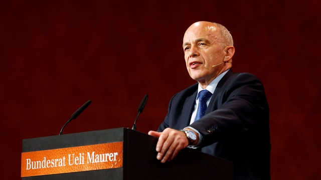 Ueli Maurer bei einer Rede