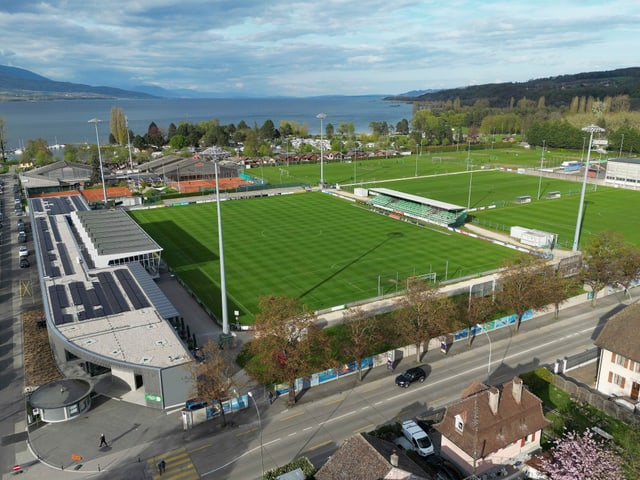 Das Fussballstadion - wunderschön am Neuenburgersee gelegen - ist die Heimstätte von Yverdon Sport.