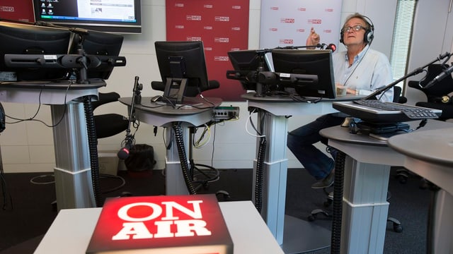 Schweiz Schweizer hören weniger Radio News SRF