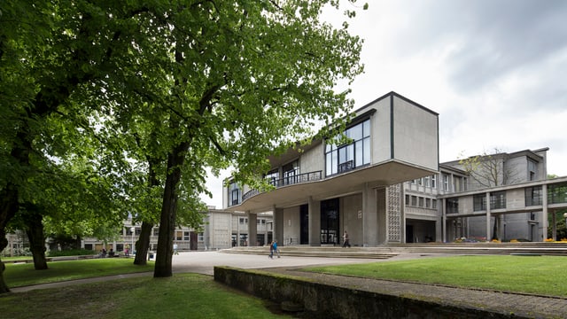 Die Universität Freiburg von aussen.