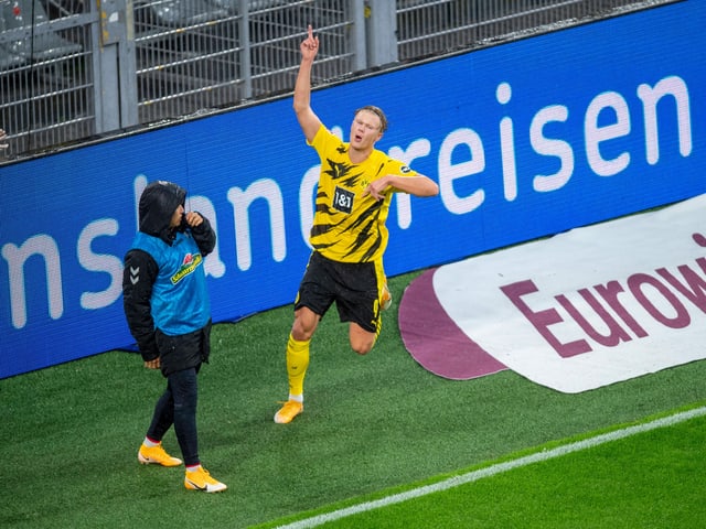 Erling Haaland scores two goals against Freiburg. 