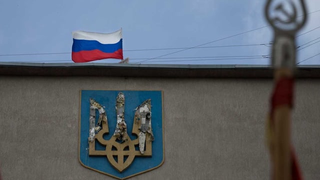 Russland-Flagge in der Ostukraine