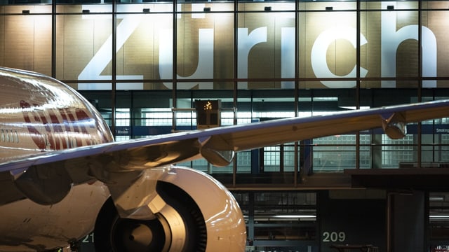 Boeing 777 der Swiss am Flughafen Zürich (2017)