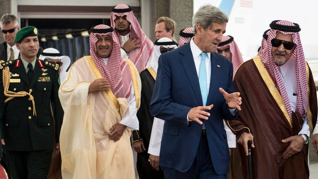 John Kerry zusammen mit Saud al-Faisal.