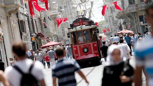 Nach dem Wochenende herrscht wieder Normalität auf dem Taksim Square in Istanbul.