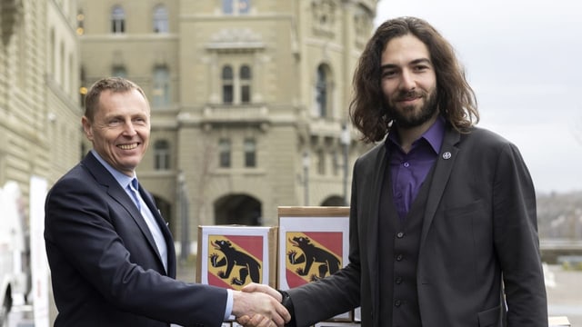 Nicolas Rimoldi, Präsident «Mass-Voll» (rechts) und Roland Bühlmann, Co-Präsident der «Freunde der Verfassung» (links) 