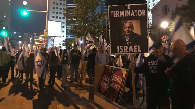 Demonstranten am 6. Mai 2023 in Tel Aviv.