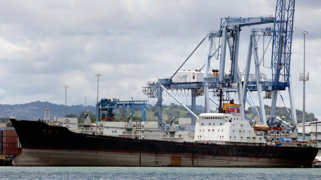 Ein beschlagnahmtes nordkoreanisches Schiff in Panama. 