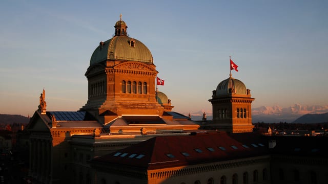 Das Bundeshaus in der Abendsonne. 