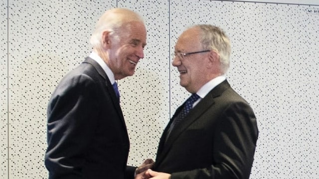 Der ehemalige Wirtschaftsminister Johann Schneider Ammann im Gespräch mit Biden.