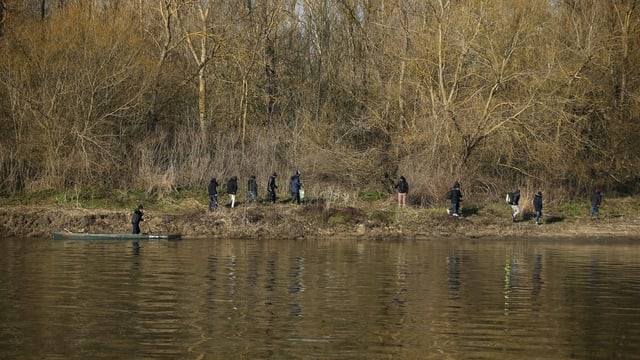 Archivbild: Menschen nach der Überquerung des Evros 2020.