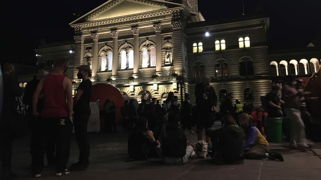 People in front of the Federal Palace.