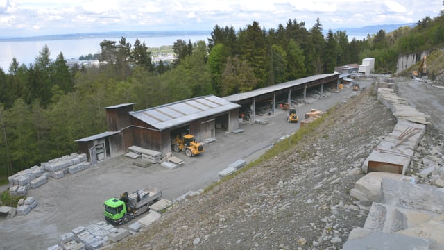 Steinbruch vor Sicht über Bodensee