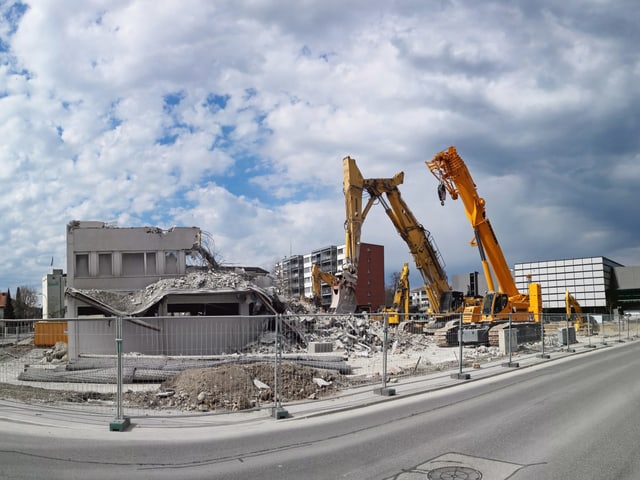 Blick auf die Baustelle der Überbauung "Dreiklang" in Sursee.