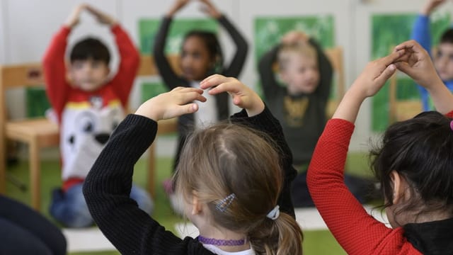 Kindergartenkinder beim Spielen