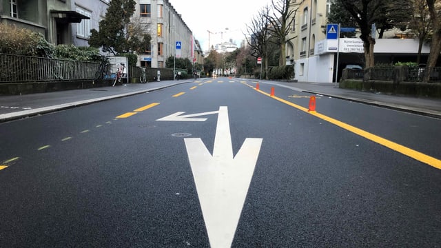 Leere Schwarztorstrasse in Bern.