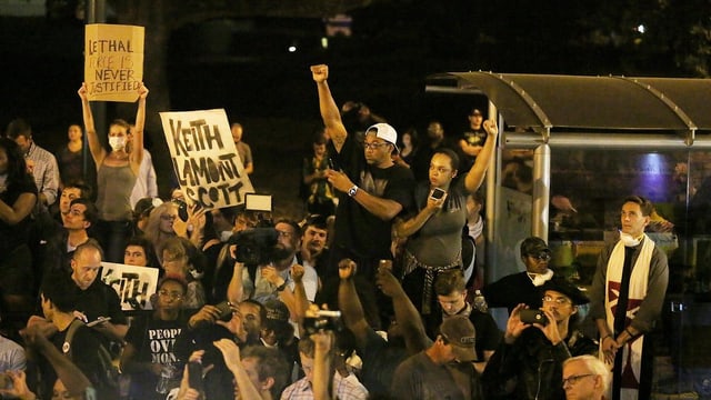 Demonstranten auf den Strassen von Charlotte.