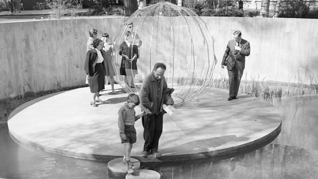 Künstlicher Teich mit Wasserspiel