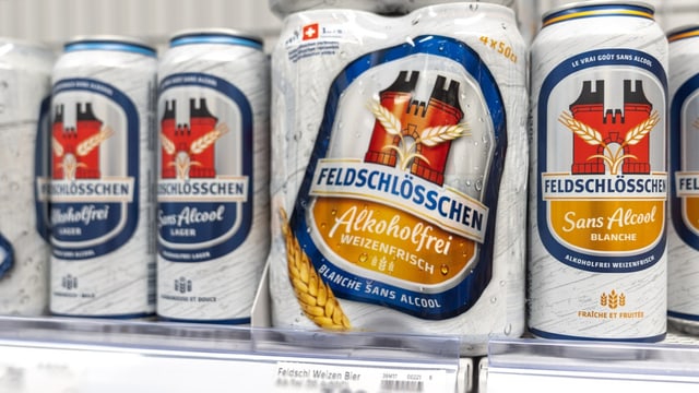 Alkoholfreies Bier im Ladenregal.