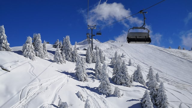 Frisch verschneite Piste in der Bettmeralp.