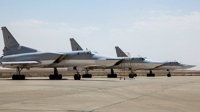 Flugzeuge auf iranischer Luftwaffenbasis