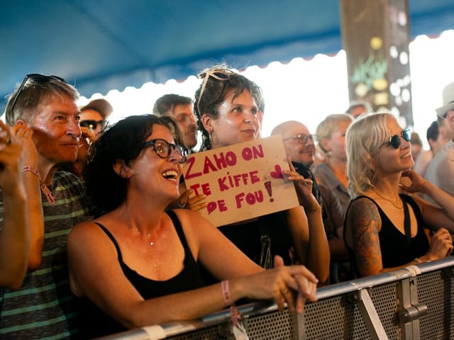 Zaho de Sagazan-Fans in der ersten Reihe