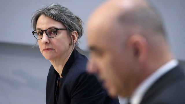 Anne Levy at a press conference with Alain Berset