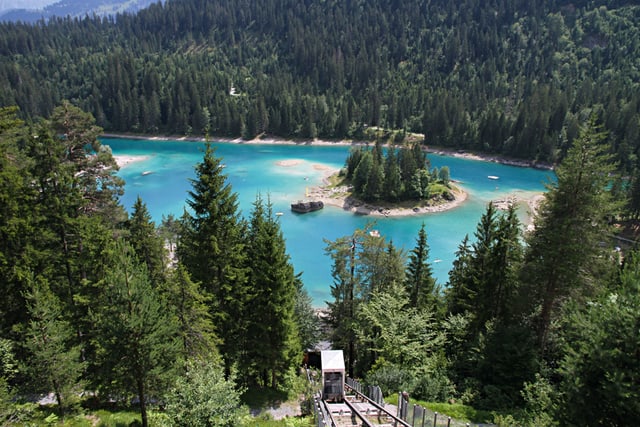 Blick auf den Caumasee