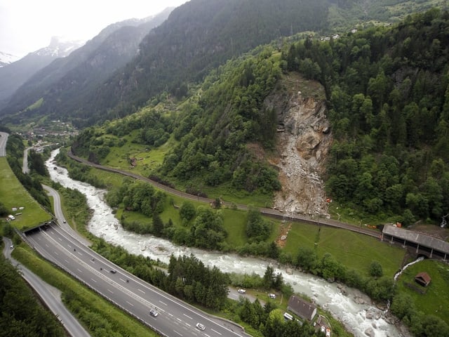 Rockfall on the St. Gotthard railway line near Gurtnellen