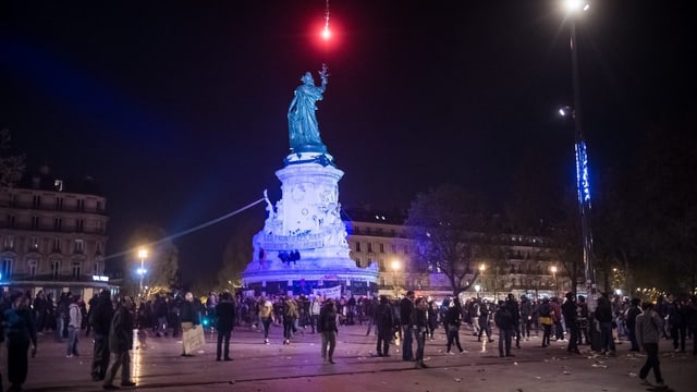 Demonstraten in Paris auf der Place de la République.