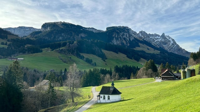 Blick vom Ahorn bei Schwende Richtung Säntis. Mehr als ein paar Flcken Schnee hatte es nicht.