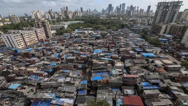 Luftbild der Dharavi Slums in Mumbai, Indien.