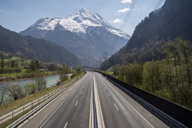 Keine Blechlawine Wegen Corona So Leer Ist Die Gotthard Autobahn News Srf