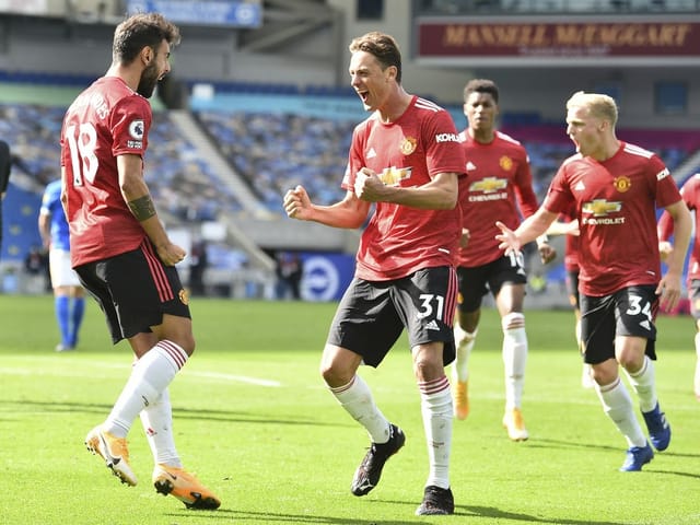 United's Bruno Fernandes (left) and his teammates.