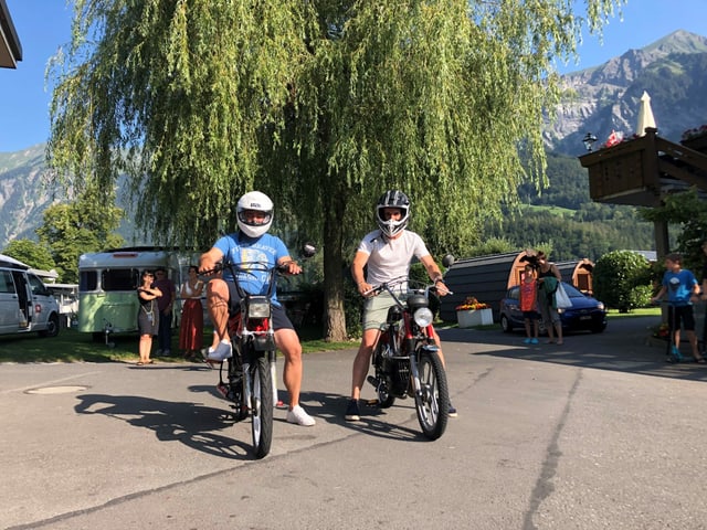 Philippe Gerber und Marco Thomann fuhren derweil den ersten Teil der Strecke mit dem Töffli – von Brienz auf den Brünigpass. 