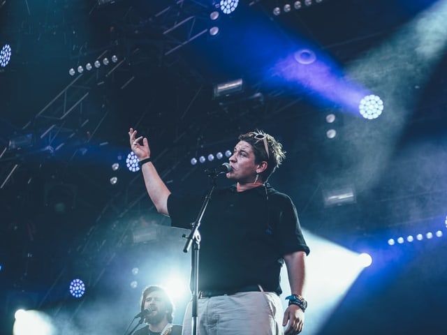 Marius Baer auf der Bühne am Heitere Open Air